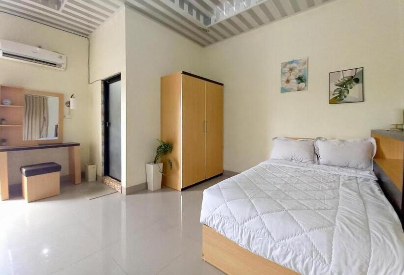 Отель Aroel Homestay Mitra Reddoorz