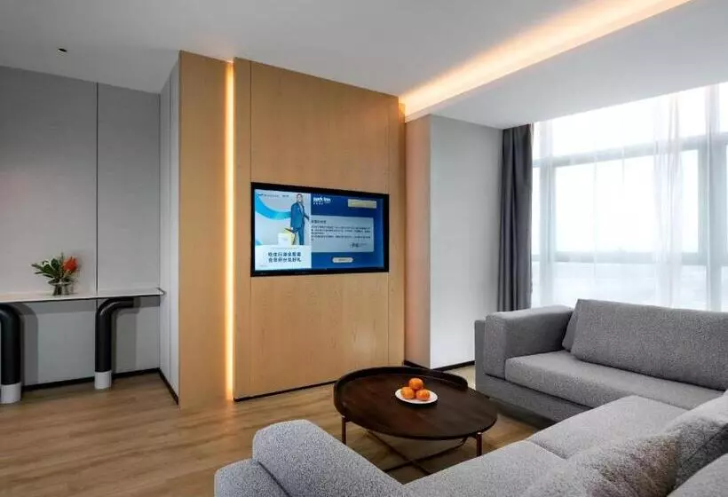 هتل Park Inn By Radisson, Nanchang Honggutan Wanda Plaza Twin Towers