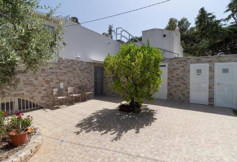 پانسیون Corallo House