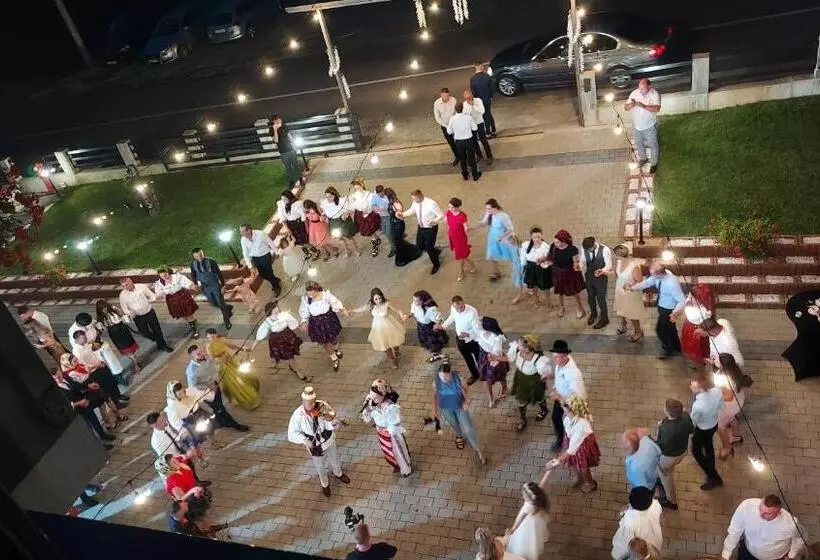 ペンション Evenimente Edelweiss