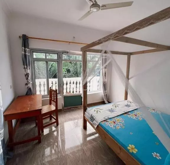 Majatalo Flow Guest House & Cafe