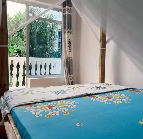 Majatalo Flow Guest House & Cafe