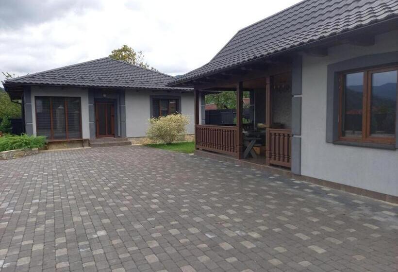 ホテル гуцульська хата