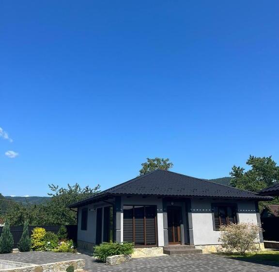 ホテル гуцульська хата