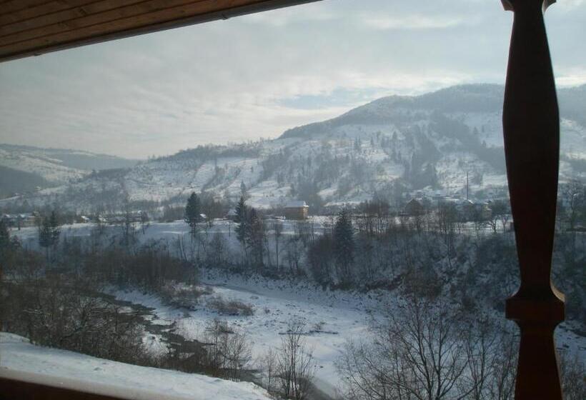 ホテル гуцульська хата