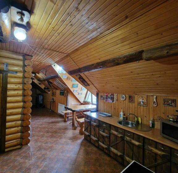 ホテル гуцульська хата