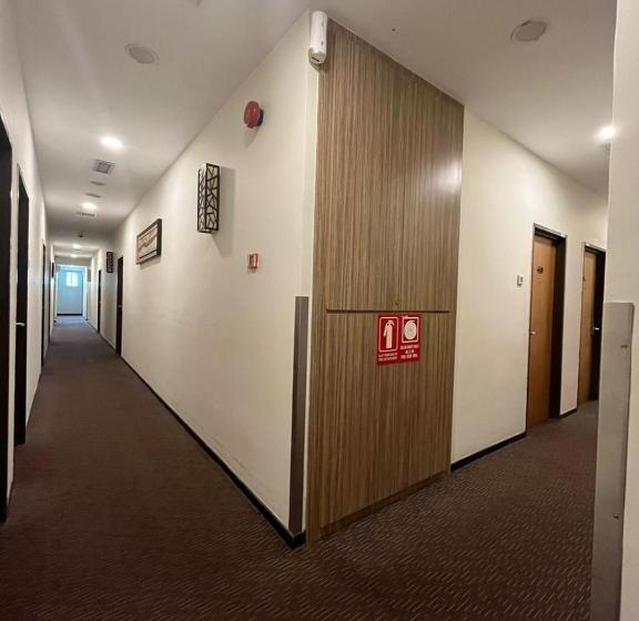 Отель Eight Days Boutique