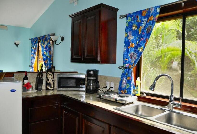 هتل West Bay Lodge And Spa