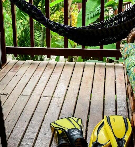 هتل West Bay Lodge And Spa