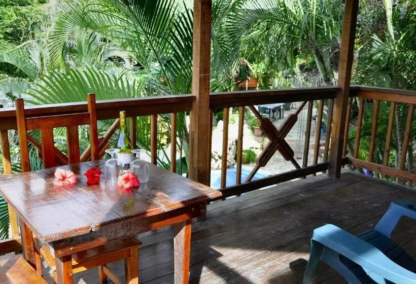 هتل West Bay Lodge And Spa