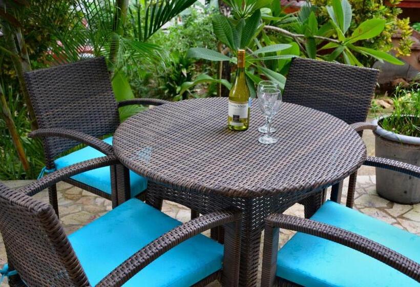 هتل West Bay Lodge And Spa