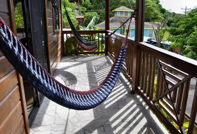 هتل West Bay Lodge And Spa