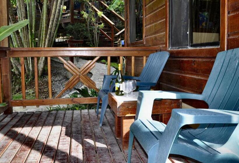 هتل West Bay Lodge And Spa