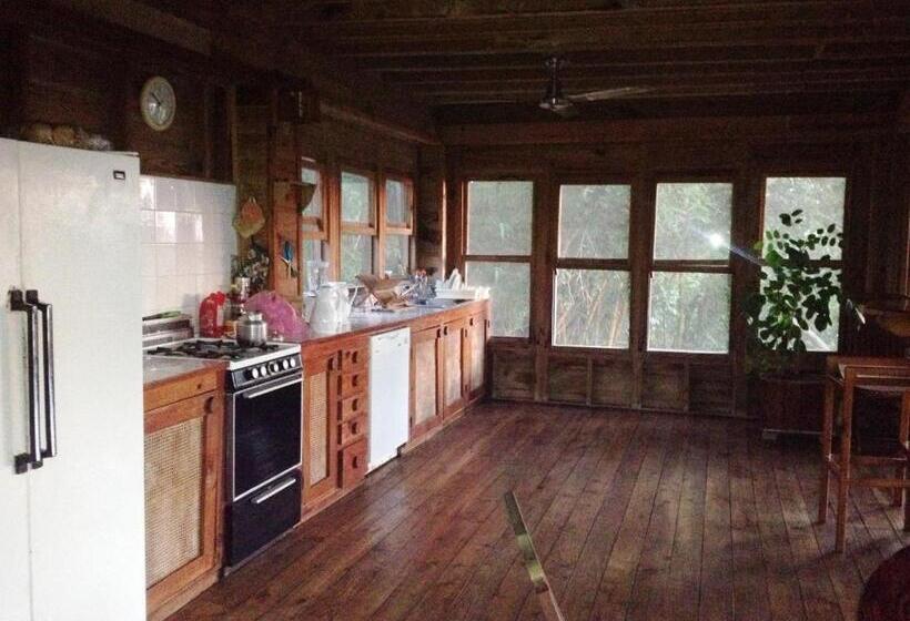 Roatan Bed & Breakfast Apartments