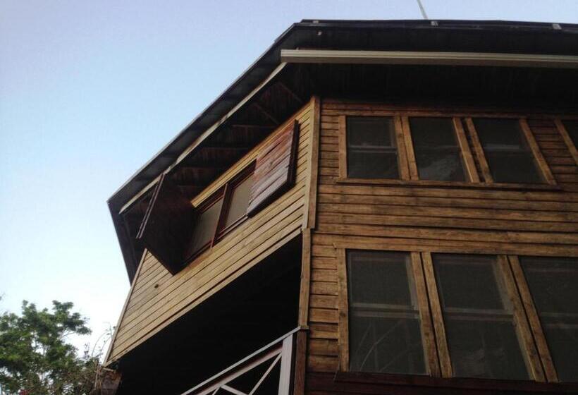 Roatan Bed & Breakfast Apartments