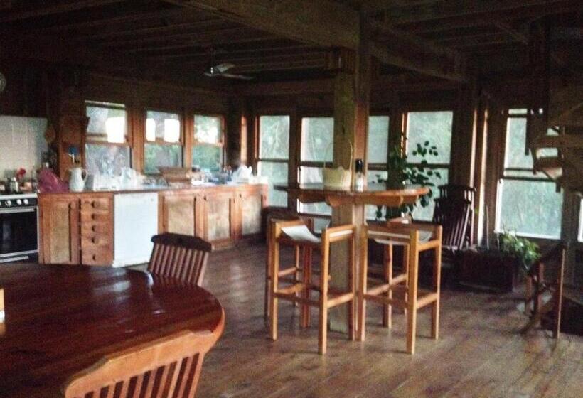 Roatan Bed & Breakfast Apartments