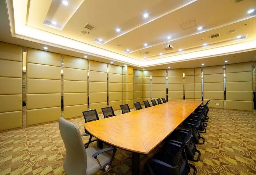 Starway Hotel Qidong
