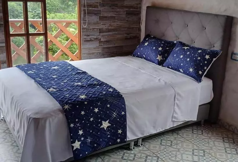 Aamiaismajoitus (B&B) Birdsong Lodge