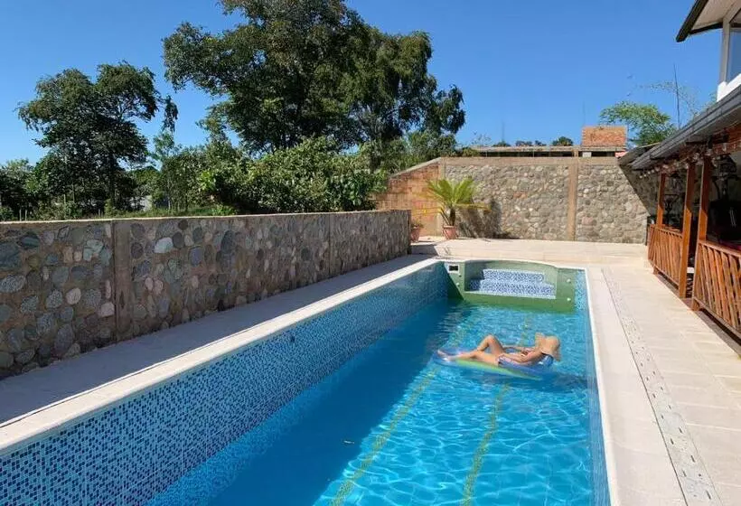 Aamiaismajoitus (B&B) Birdsong Lodge