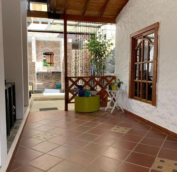 ベッドアンドブレックファースト Birdsong Lodge