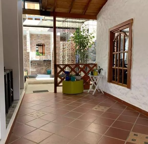 Aamiaismajoitus (B&B) Birdsong Lodge