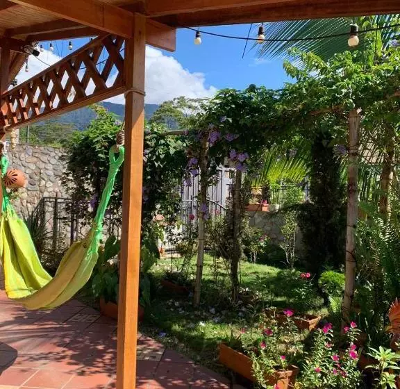 Aamiaismajoitus (B&B) Birdsong Lodge