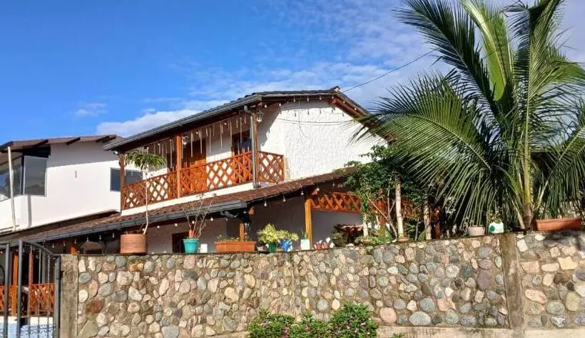 Aamiaismajoitus (B&B) Birdsong Lodge