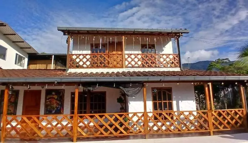 Aamiaismajoitus (B&B) Birdsong Lodge