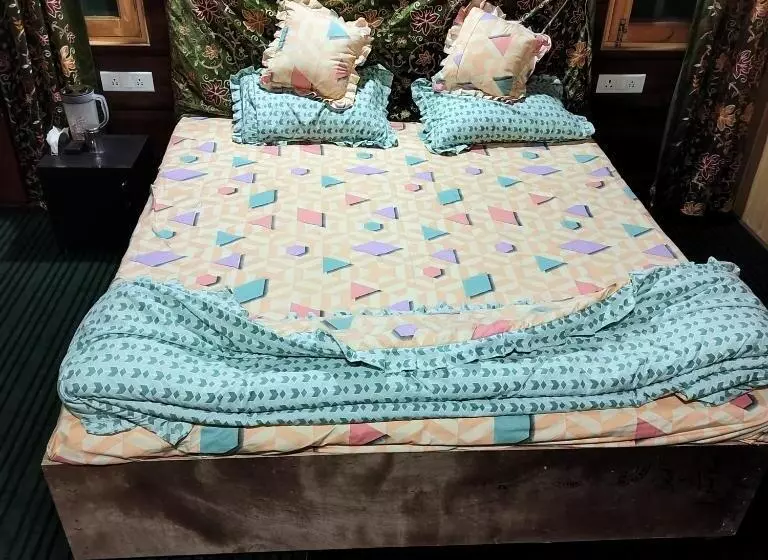 Aamiaismajoitus (B&B) Grand View Resorts Chatpal