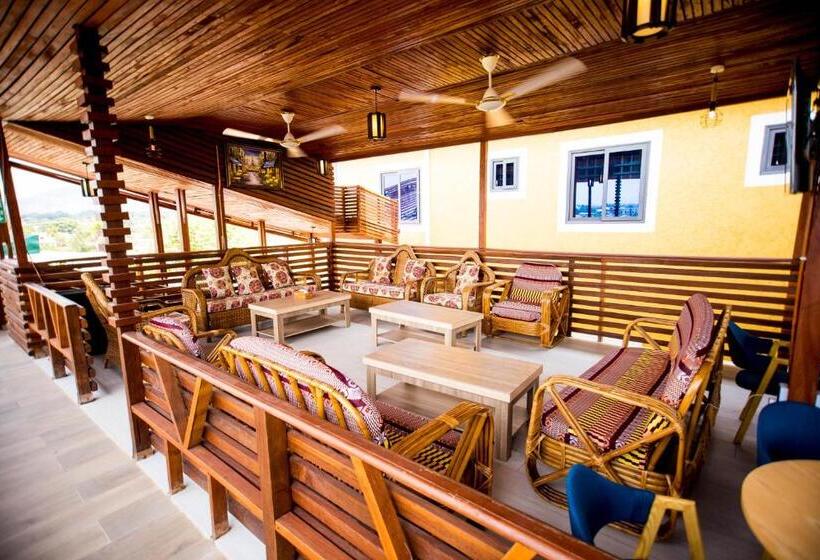 酒店 De Ofosu Plaza