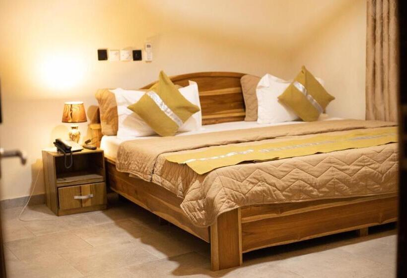 酒店 De Ofosu Plaza