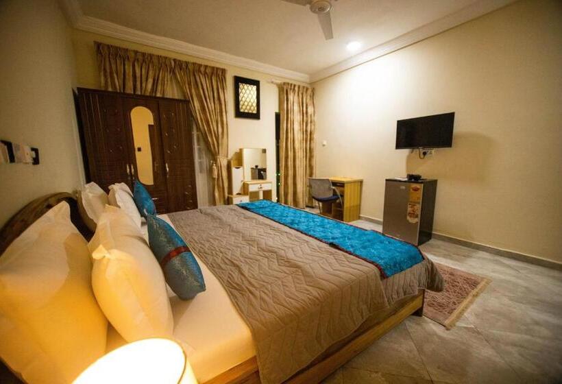 酒店 De Ofosu Plaza