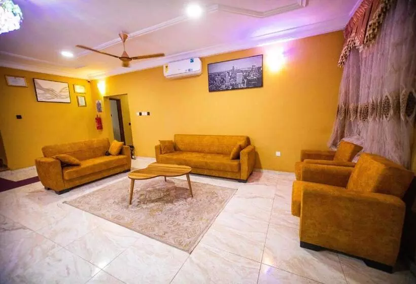 هتل De Ofosu Plaza