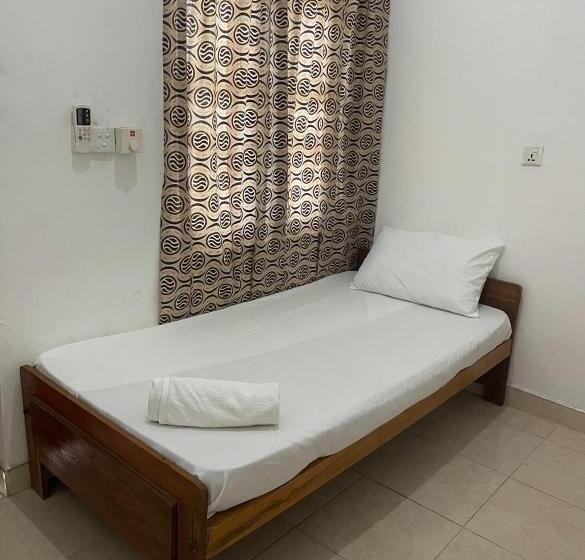 בית מלון כפרי No Name Beach Resort