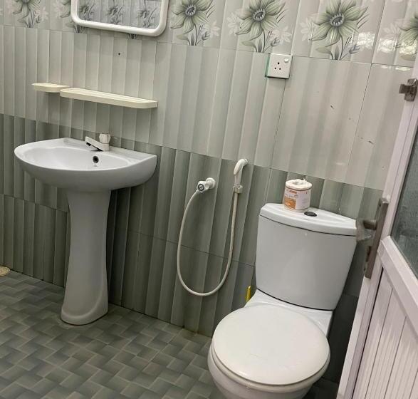 בית מלון כפרי No Name Beach Resort