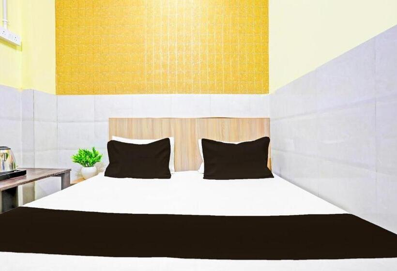 בית מלון כפרי Oyo Garv Residency