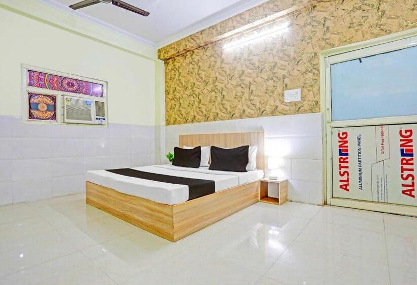 בית מלון כפרי Oyo Garv Residency