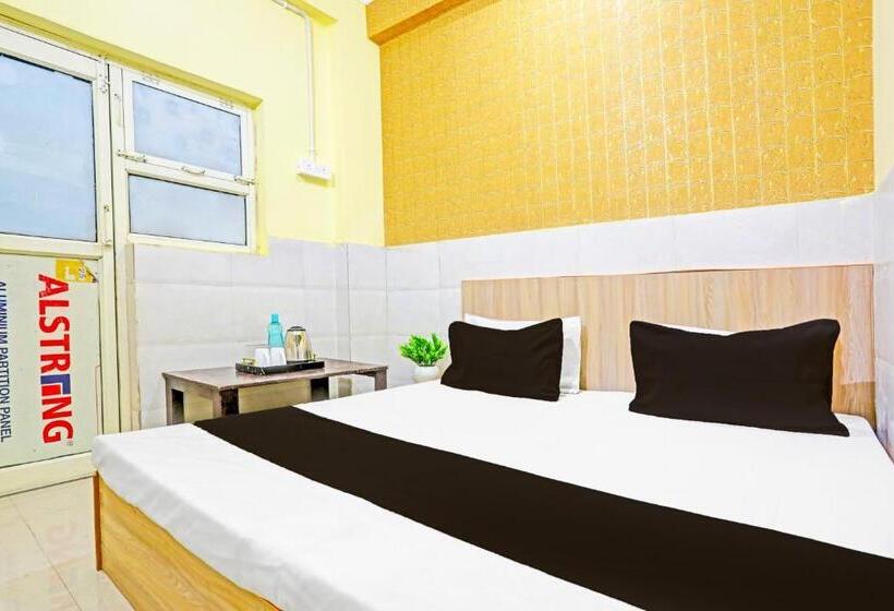 בית מלון כפרי Oyo Garv Residency