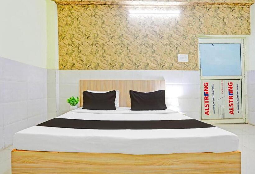 בית מלון כפרי Oyo Garv Residency