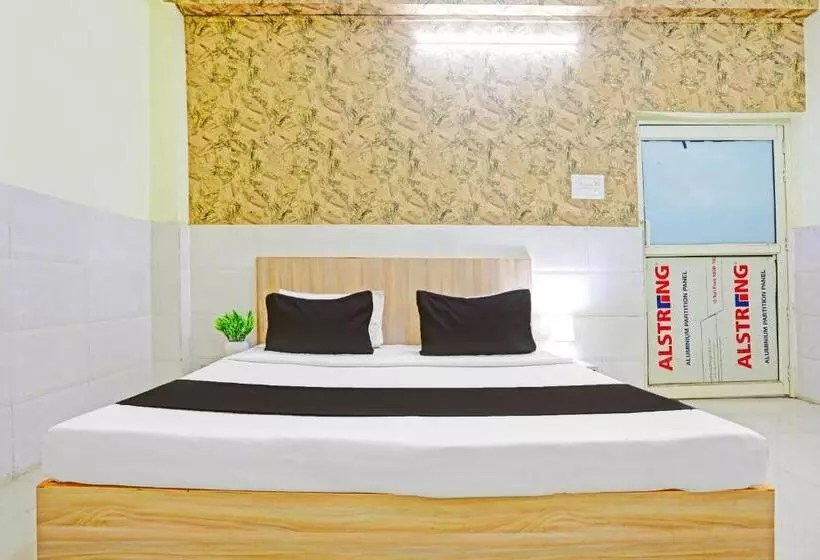 ホテル Oyo Garv Residency