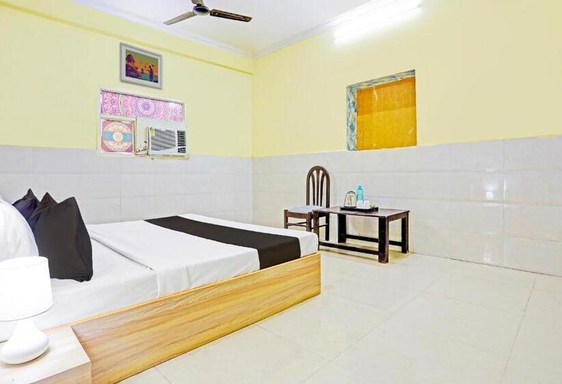 בית מלון כפרי Oyo Garv Residency