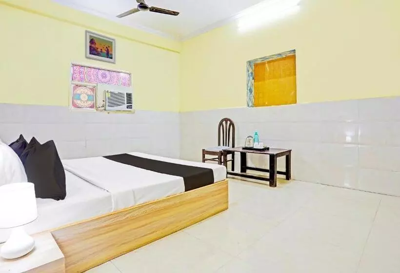 ホテル Oyo Garv Residency