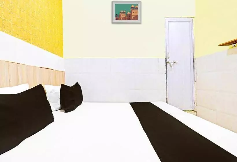 ホテル Oyo Garv Residency