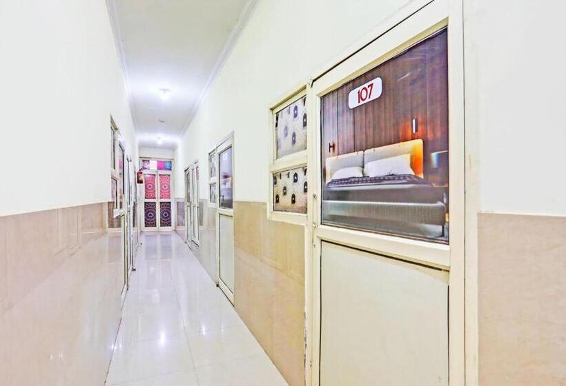 בית מלון כפרי Oyo Garv Residency