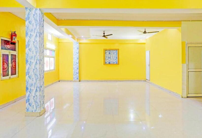 בית מלון כפרי Oyo Garv Residency