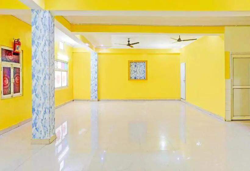 ホテル Oyo Garv Residency