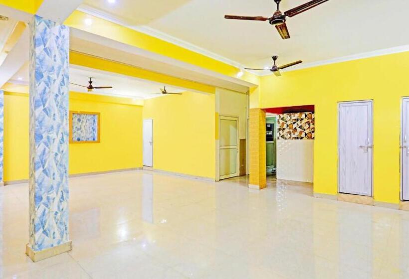 בית מלון כפרי Oyo Garv Residency