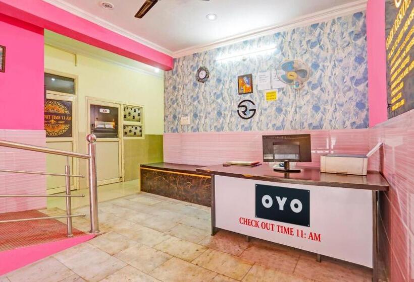 בית מלון כפרי Oyo Garv Residency