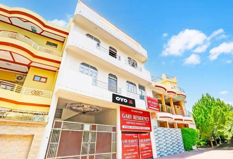 בית מלון כפרי Oyo Garv Residency