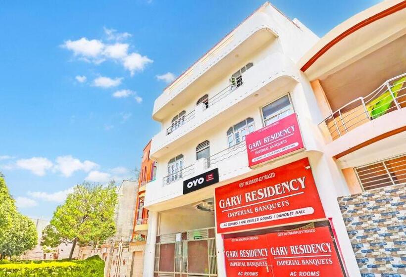 בית מלון כפרי Oyo Garv Residency